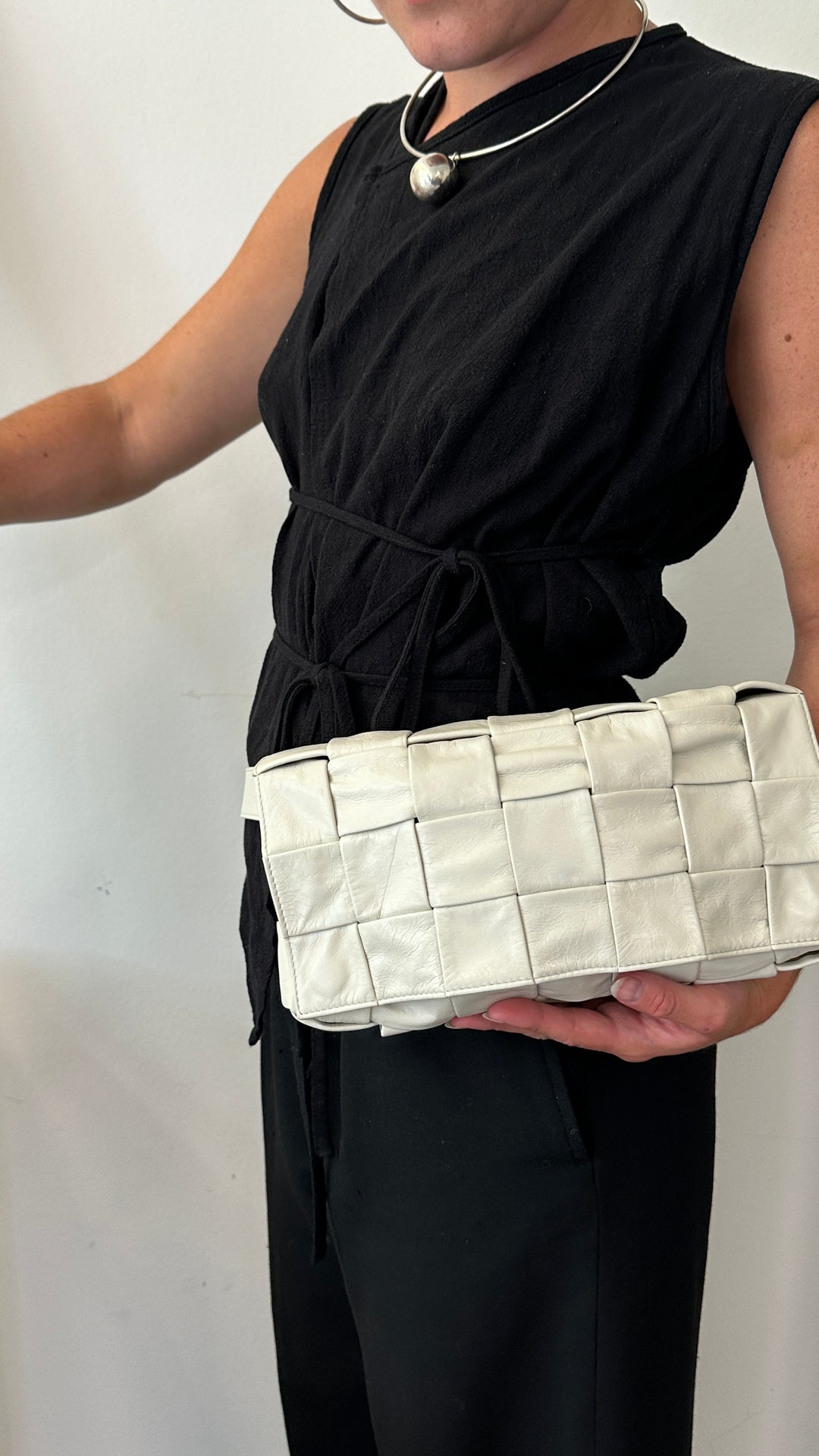 BOTTEGA VENETA Cassette Belt Bag Creme