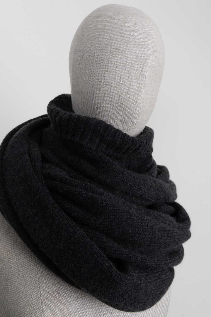 Étole à col roulé en maille Hermès, cachemire gris