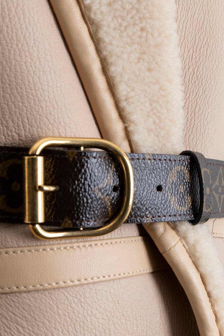 LOUIS VUITTON Manteau réversible ceinturé en peau lainée beige