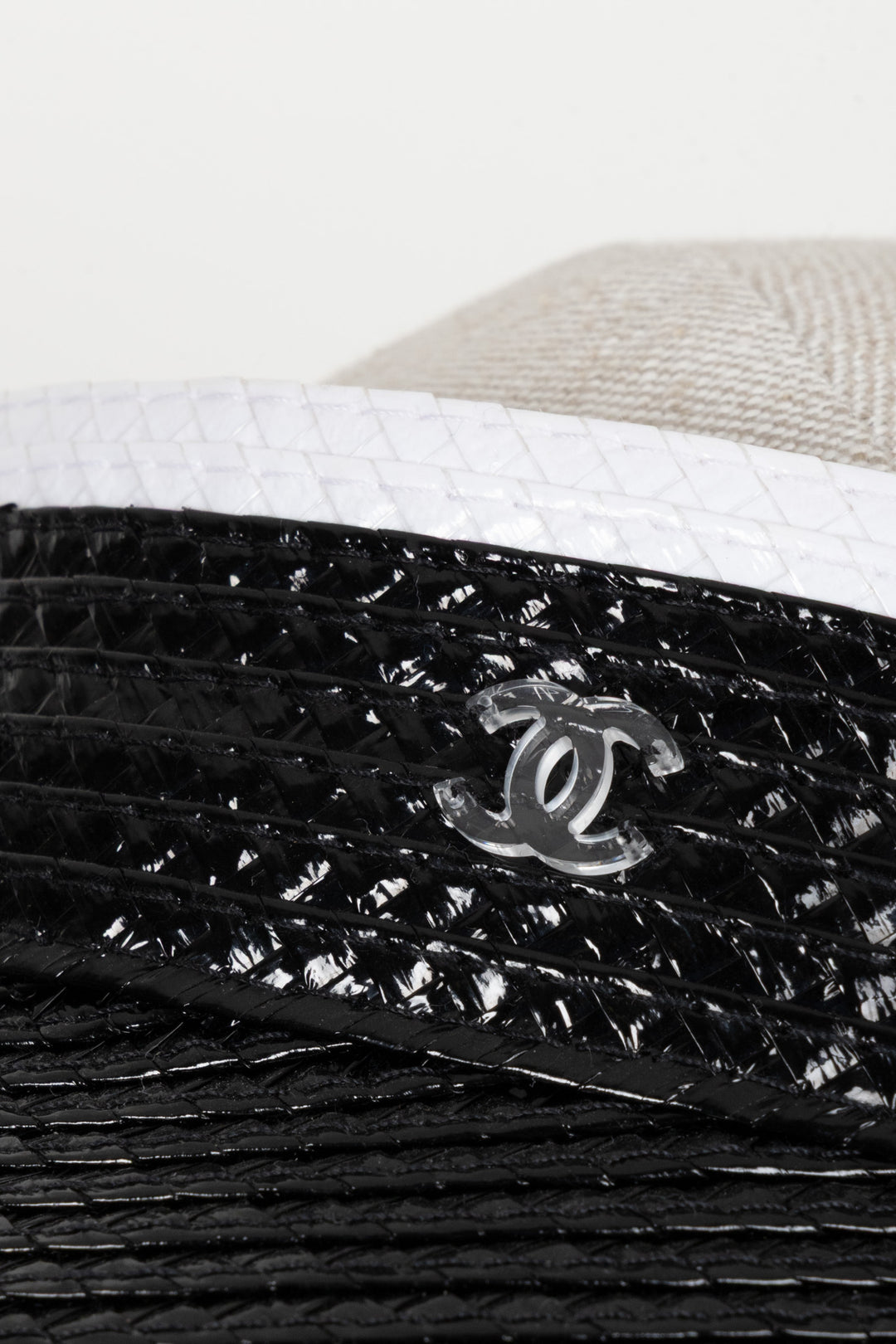 CHANEL CC Visière en raphia Noir et Blanc