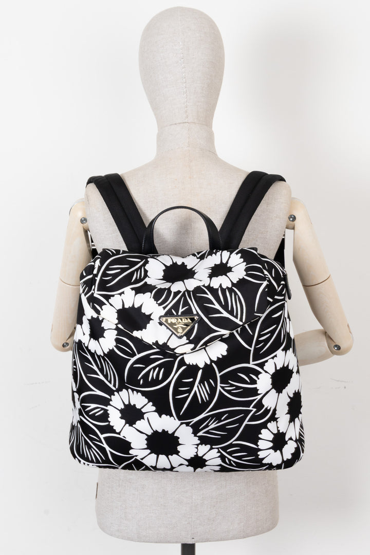 Sac à dos PRADA à imprimé floral en nylon noir