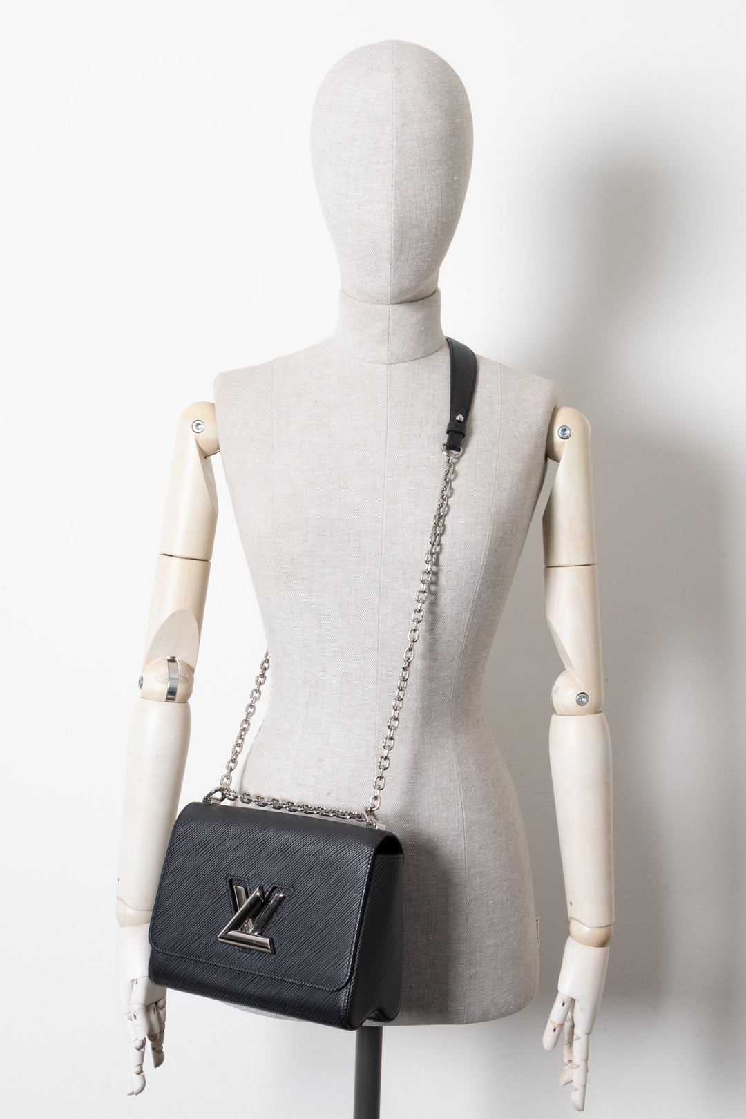 LOUIS VUITTON Twist MM Epi Noir