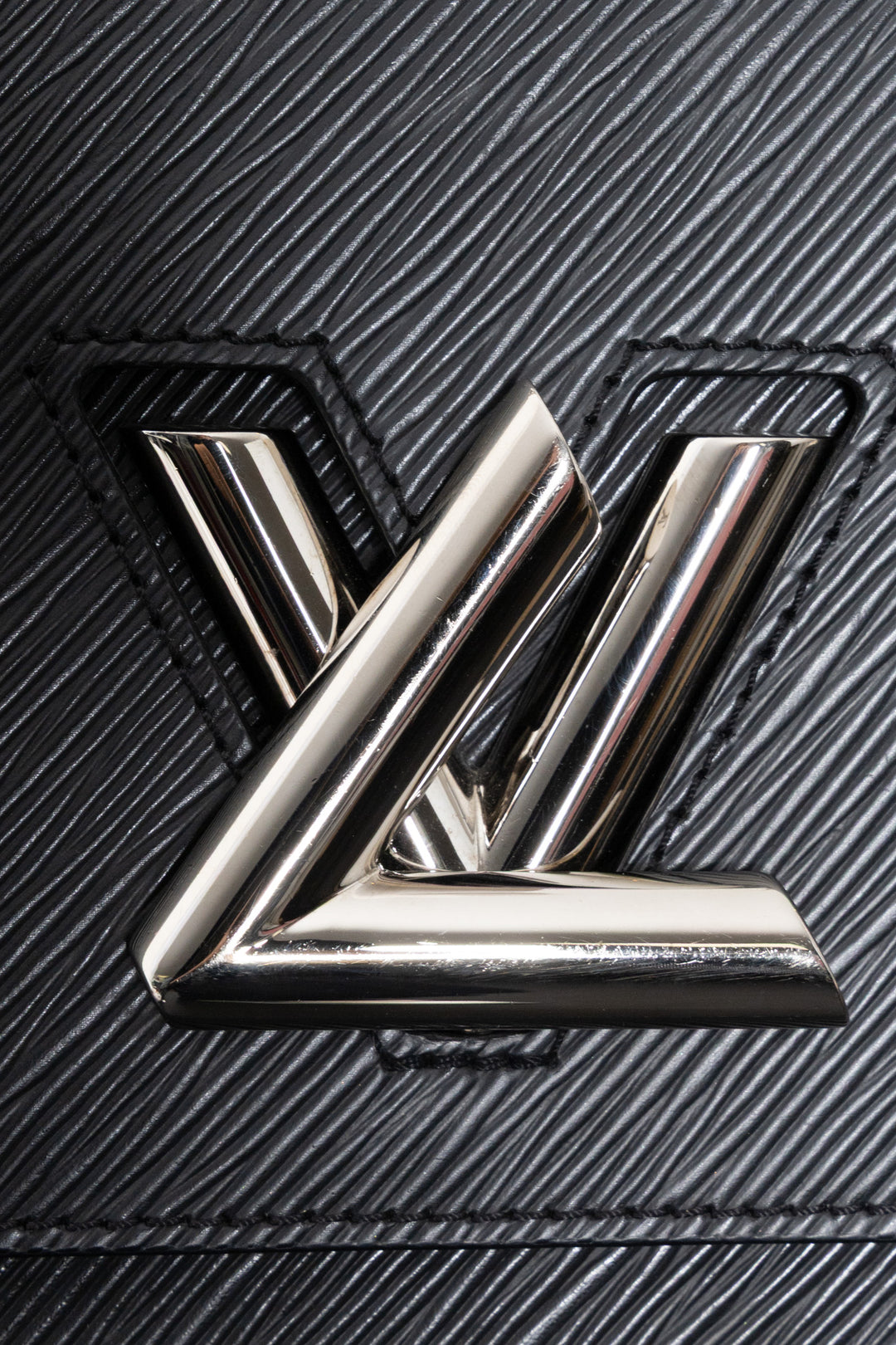 LOUIS VUITTON Twist MM Epi Noir