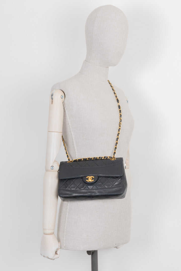 CHANEL Vintage Small Single Flap Bag Black