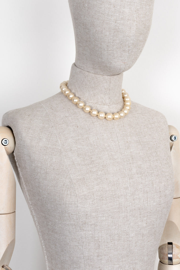 CHANEL Vintage Pearl Choker