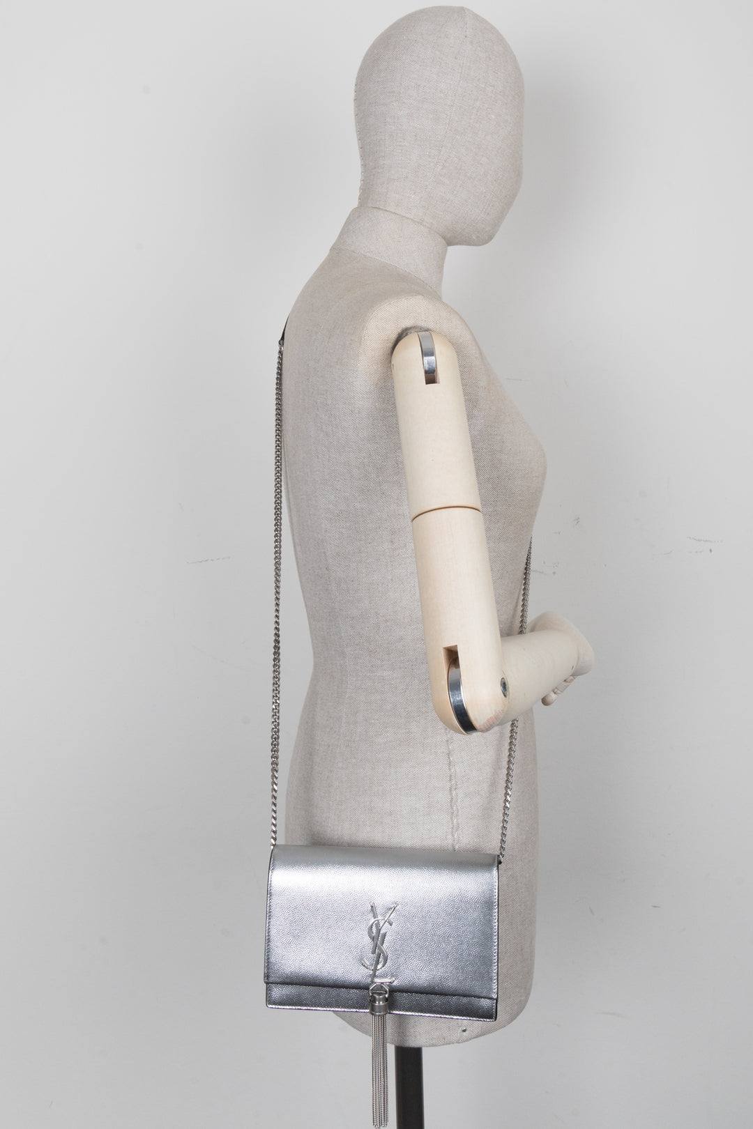 SAINT LAURENT Petit sac bandoulière Kate à pompon argenté