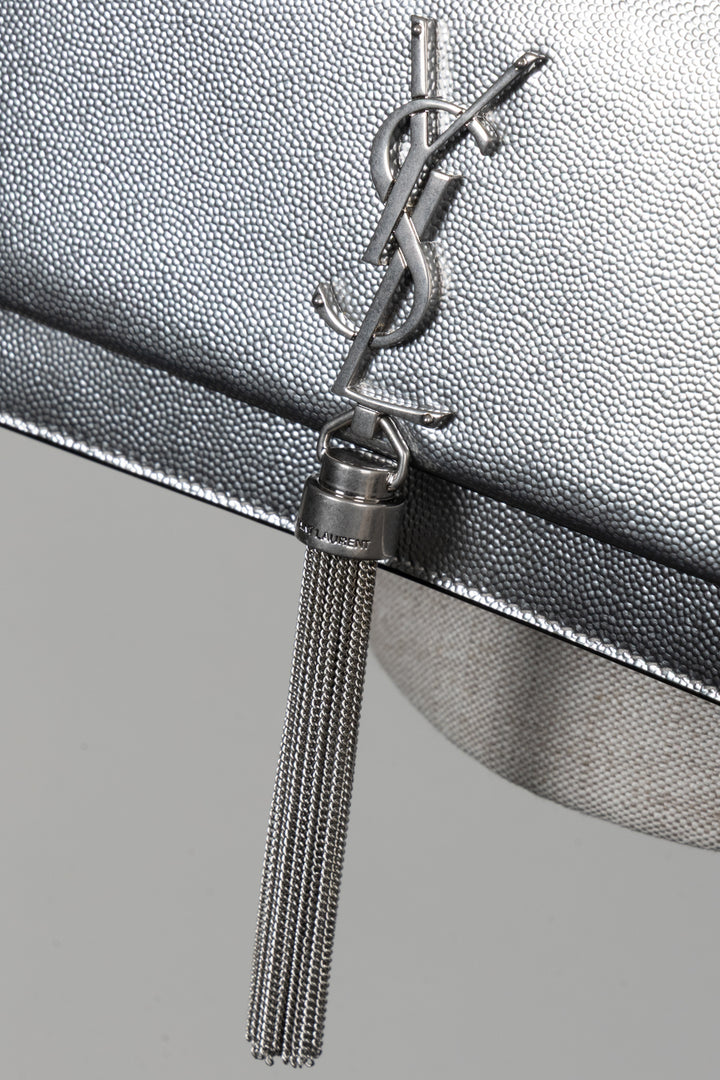 SAINT LAURENT Petit sac bandoulière Kate à pompon argenté