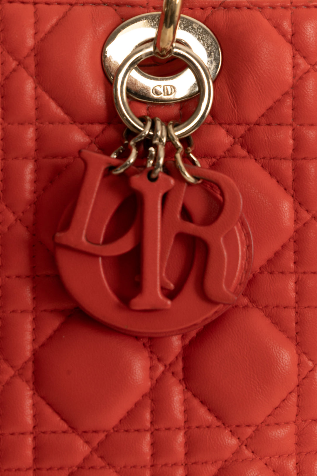 CHRISTIAN DIOR Sac Lady Dior Medium en cuir d’agneau rouge