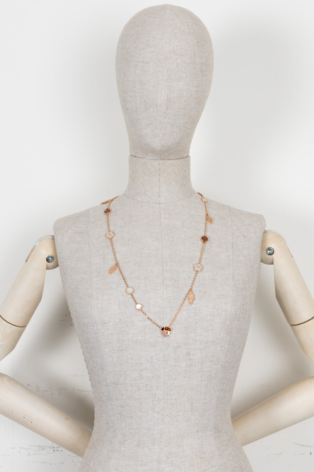 VAN CLEEF & ARPELS Collier long Lucky Spring 15 motifs, or rose 18 carats Or rose