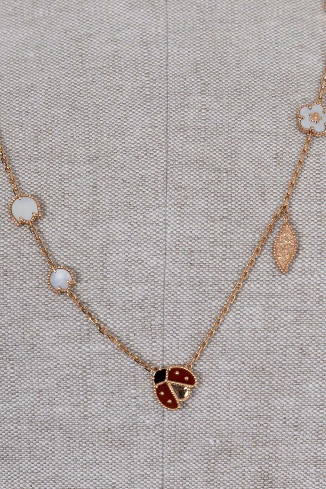 VAN CLEEF & ARPELS Collier long Lucky Spring 15 motifs, or rose 18 carats Or rose