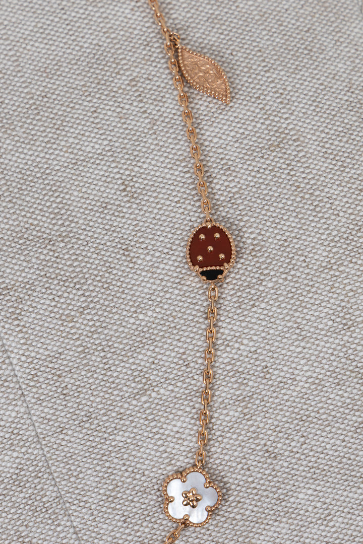 VAN CLEEF & ARPELS Collier long Lucky Spring 15 motifs, or rose 18 carats Or rose