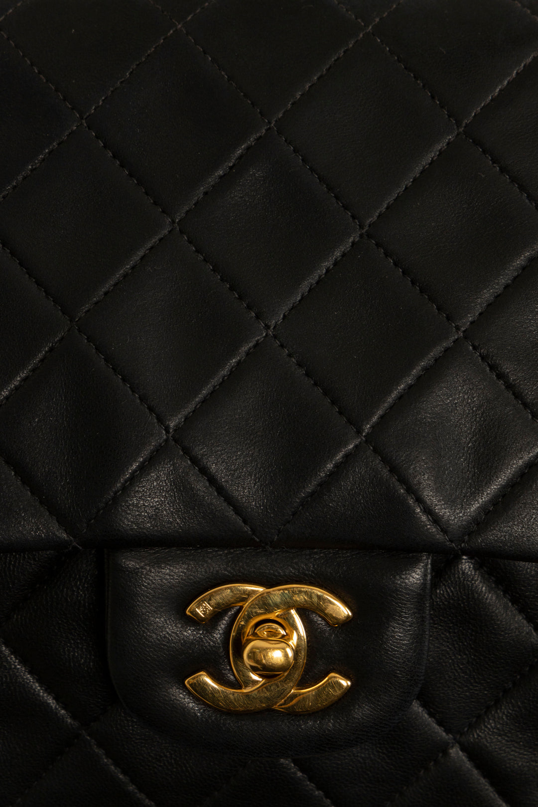 Sac CHANEL Vintage à double rabat, taille moyenne, en cuir d’agneau noir