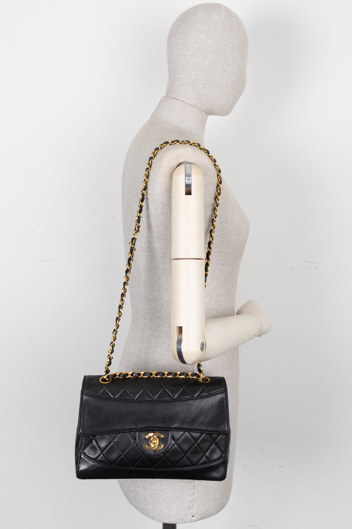 CHANEL Vintage Single Flap Bag Black