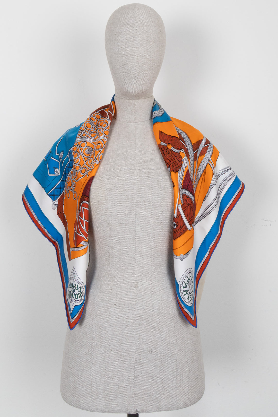 HERMÈS Zouaves Et Dragons 90 Foulard Soie Bleu Orange