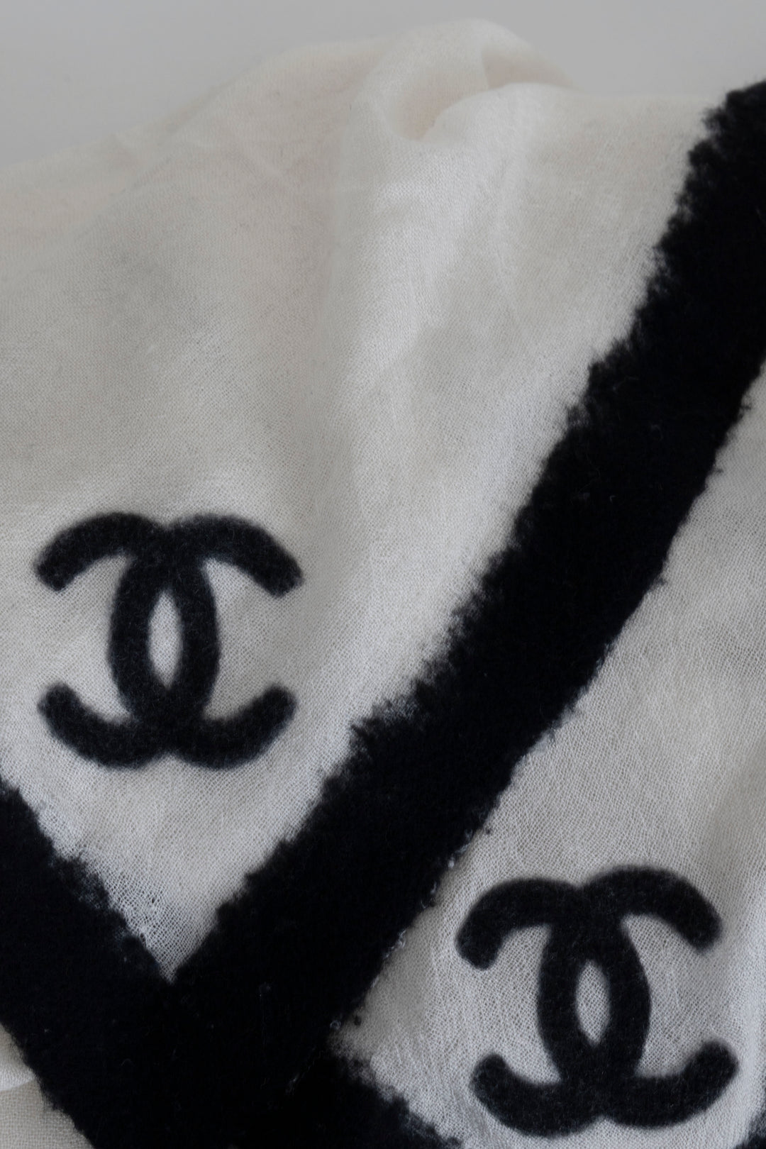 CHANEL CC Scarf Cashmere White