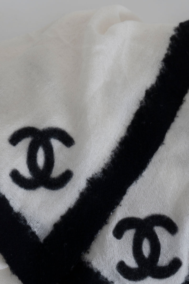 CHANEL CC Scarf Cashmere White