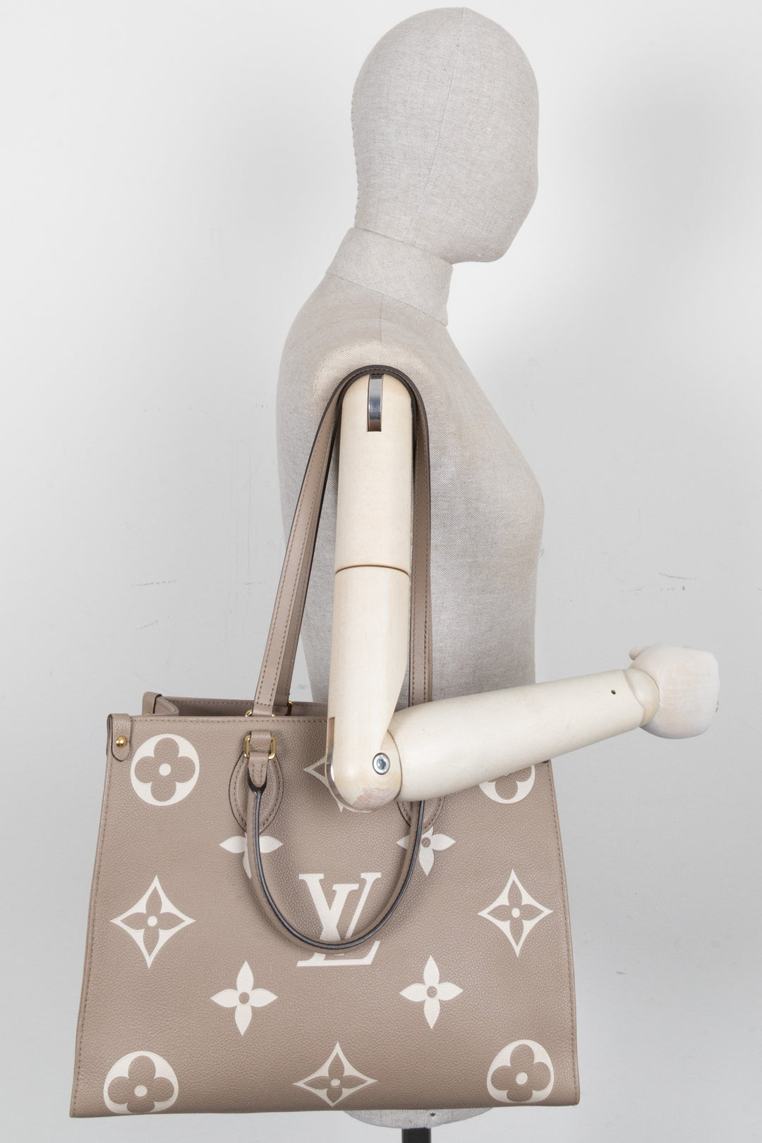 LOUIS VUITTON OnTheGo MM Empreinte Crème