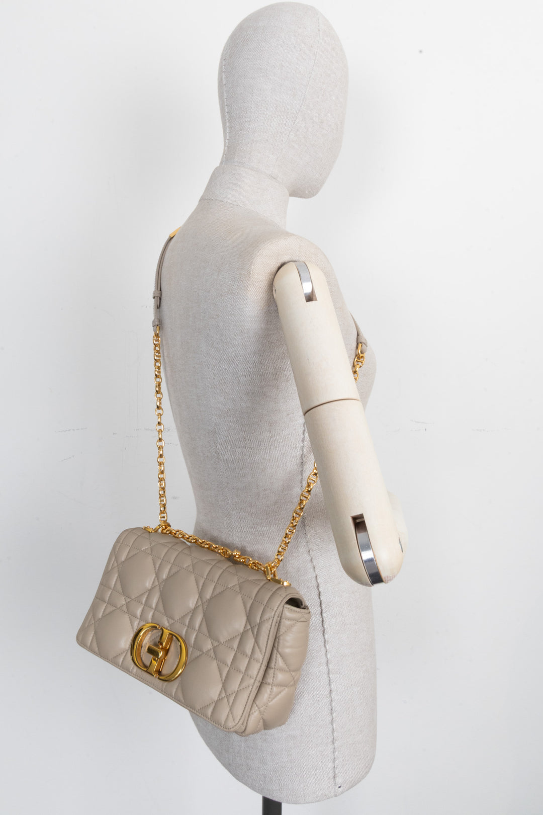 CHRISTIAN DIOR Sac Caro Medium Cuir Beige