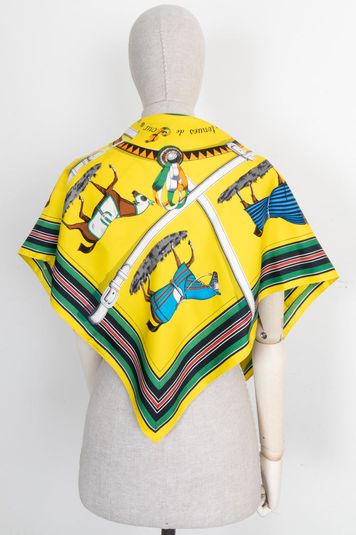 HERMÈS Couvertures Et Tenues De Jour Carré 90 Soie Jaune