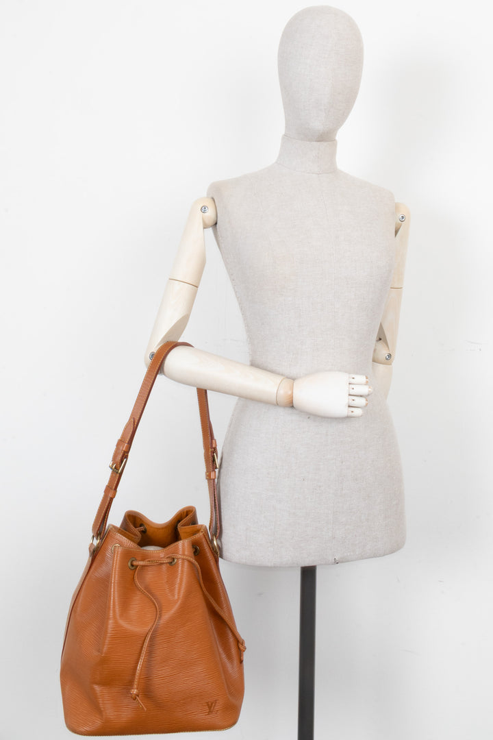 LOUIS VUITTON Petit Sac Noé Cuir Épi Cognac