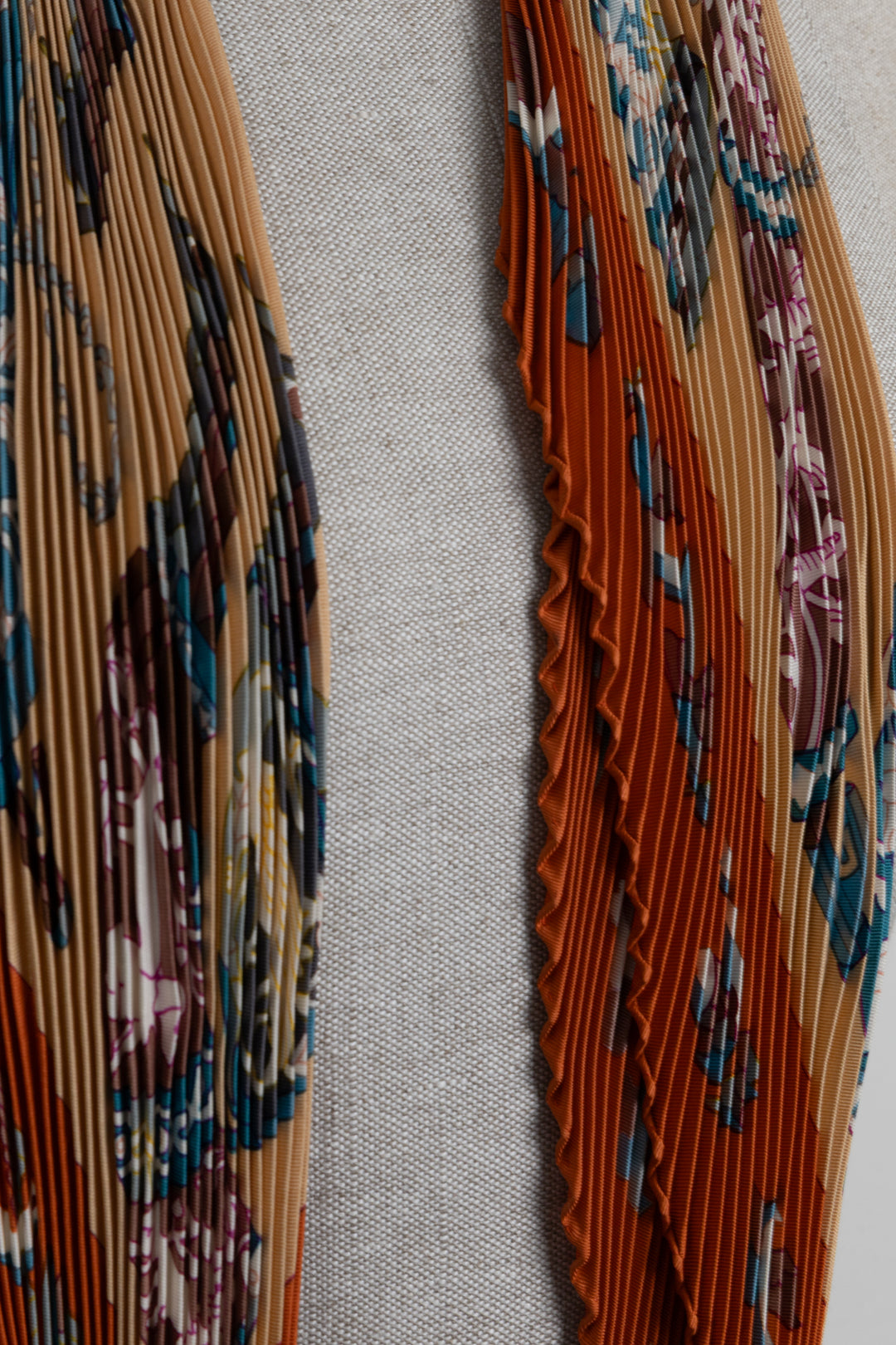 HERMÈS Bird Plissé Carré Orange