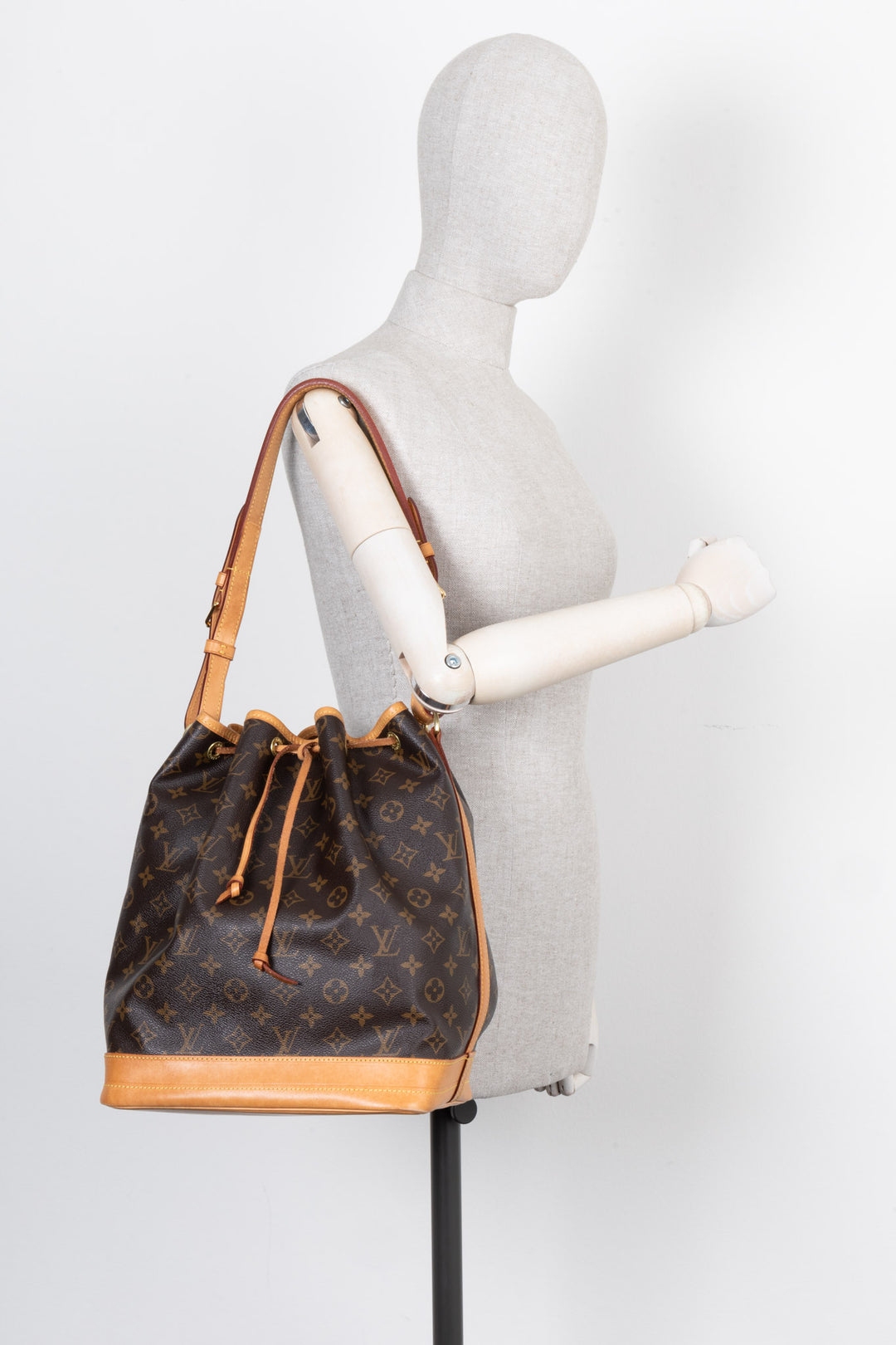 LOUIS VUITTON MNG Grand Sac