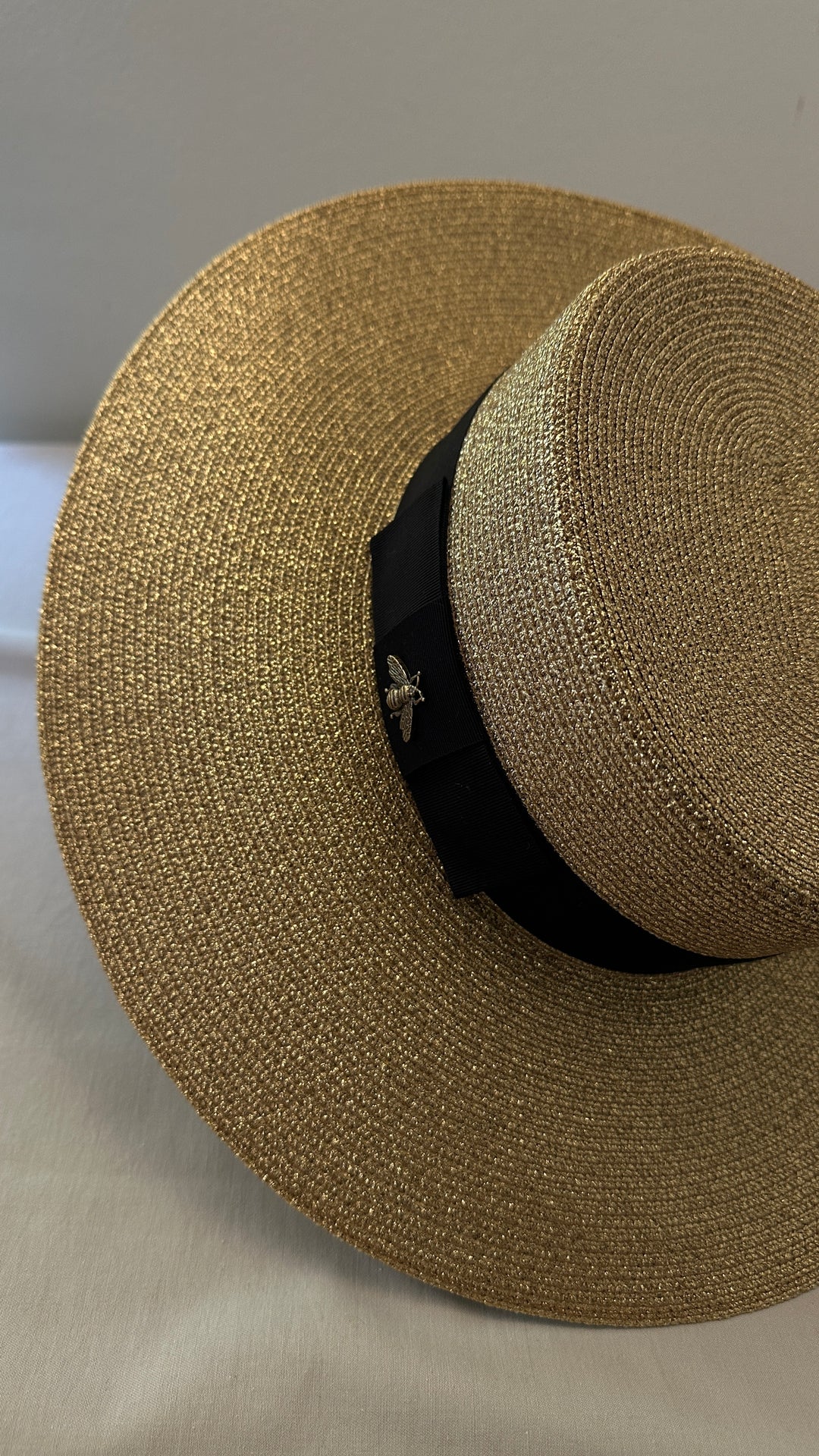 GUCCI Raffia Bee Hat Gold
