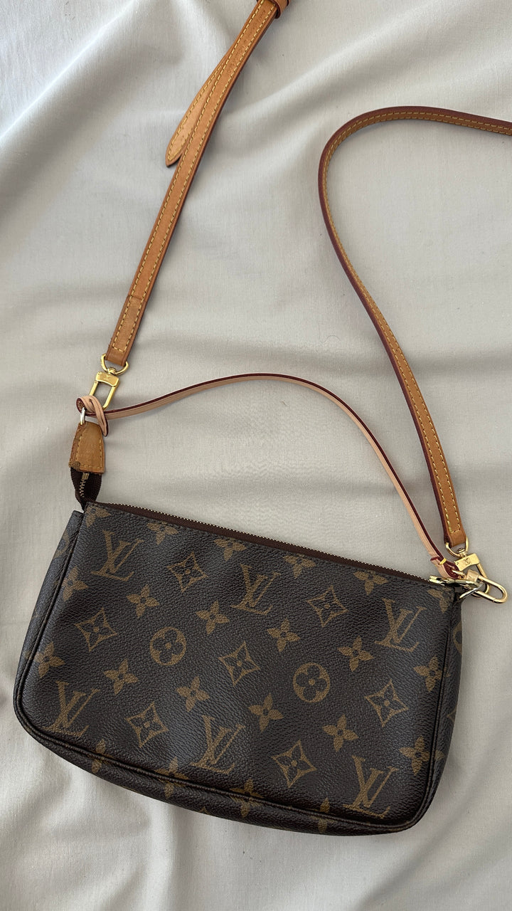 LOUIS VUITTON Pochette Accessoires MNG Canvas