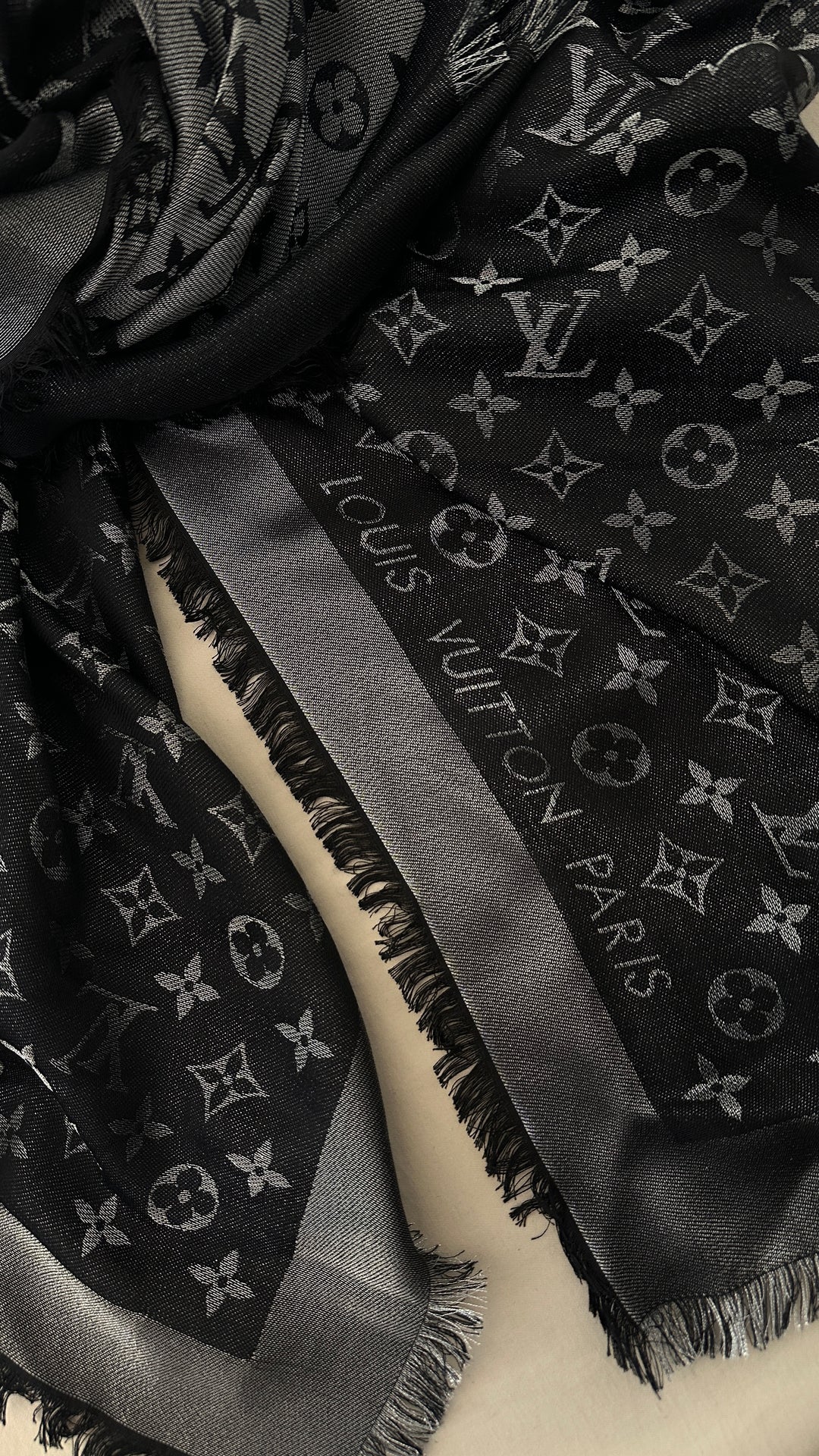 LOUIS VUITTON Fringed MNG Scarf Black Silver