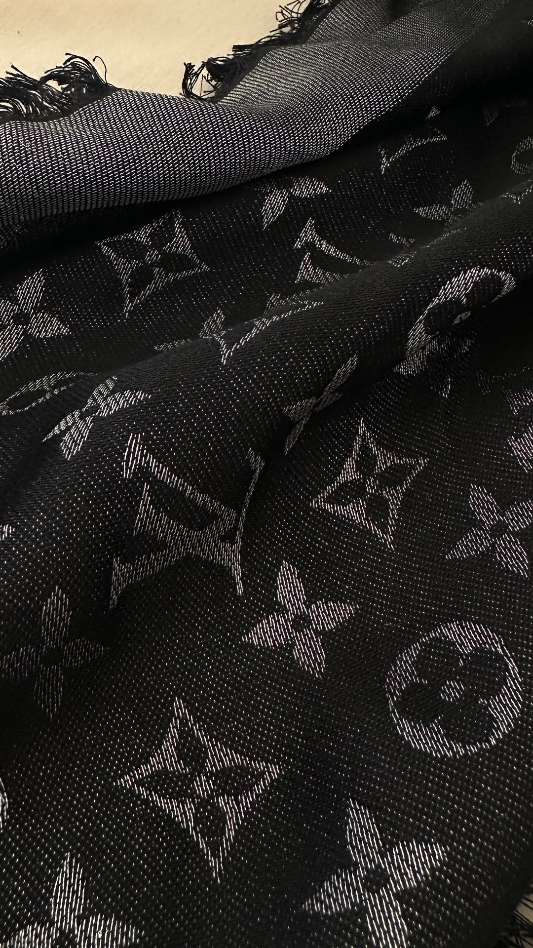 LOUIS VUITTON Fringed MNG Scarf Black Silver