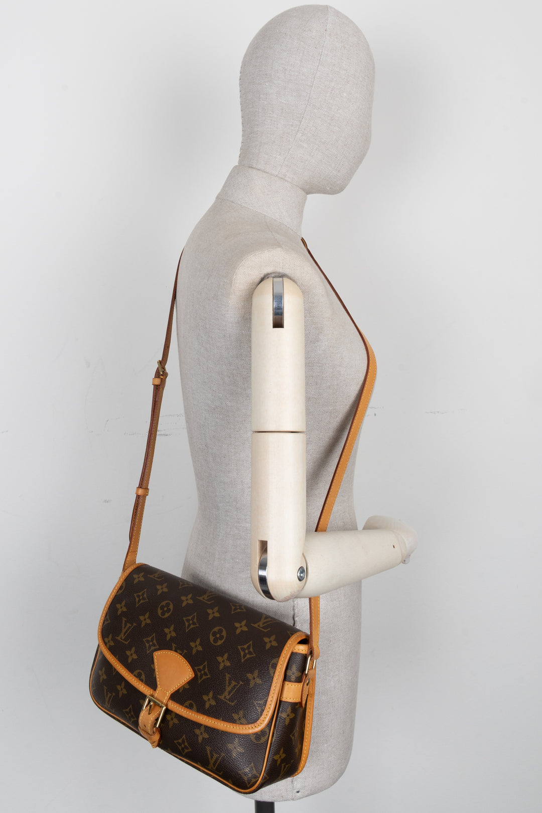 LOUIS VUITTON Sologne Crossbody Bag MNG Canvas