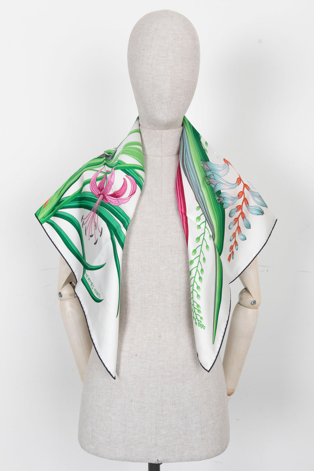 HERMÈS Bouquet Final Carré 90 Silk Multicolor