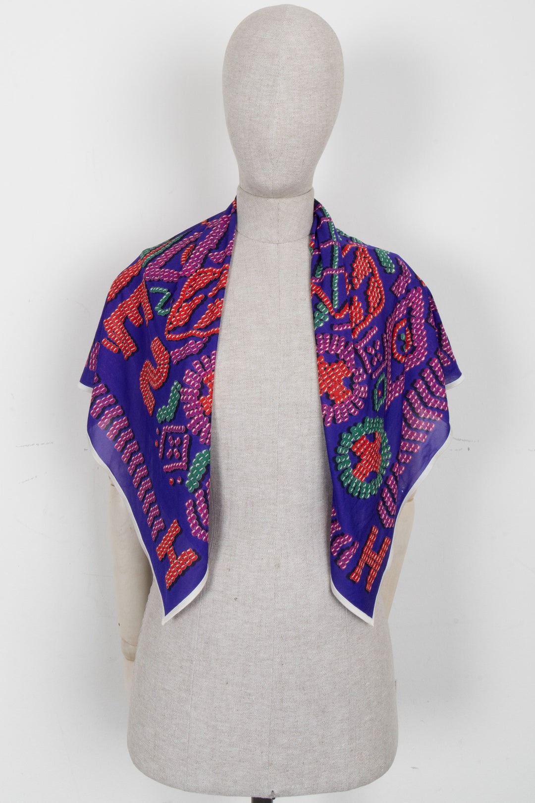 HERMÈS Kelly En Perles 90 Scarf Purple