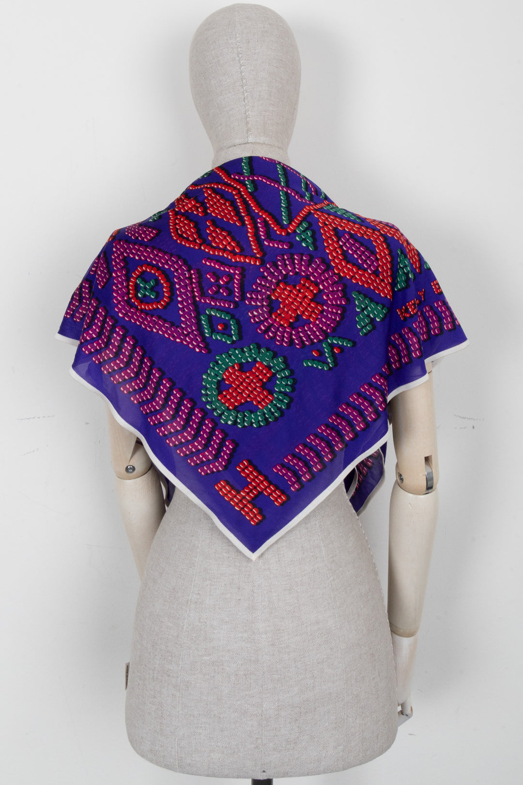 HERMÈS Kelly En Perles 90 Scarf Purple