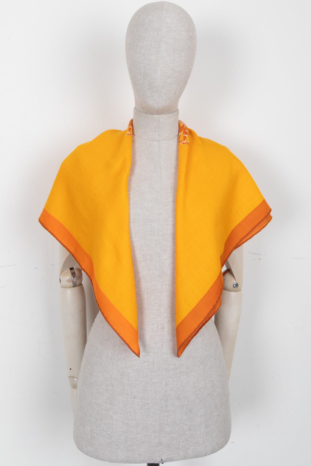 HERMÈS Encadre Blason 90 Scarf Orange