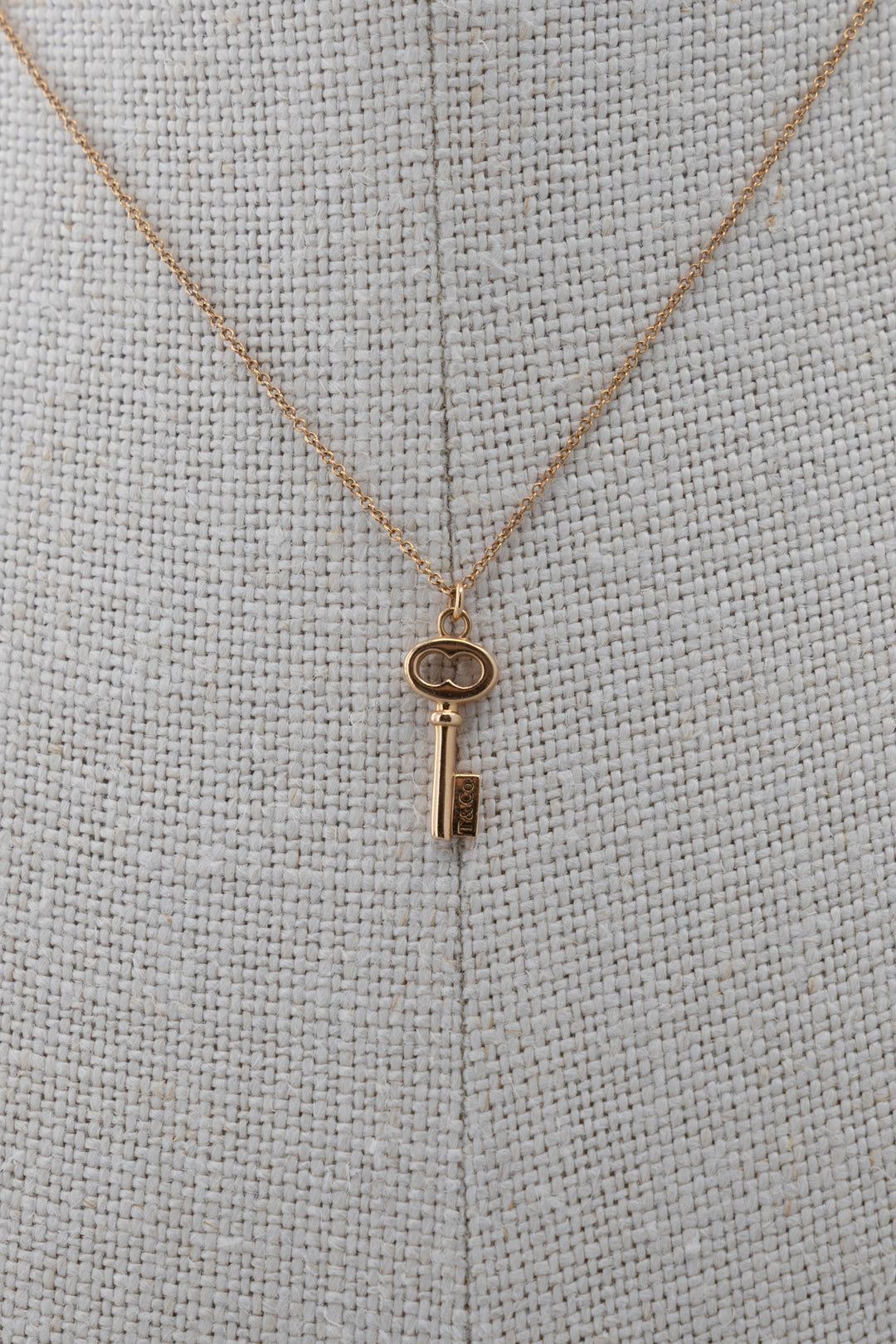 TIFFANY&CO. Collier petite clé en or rose 18 carats