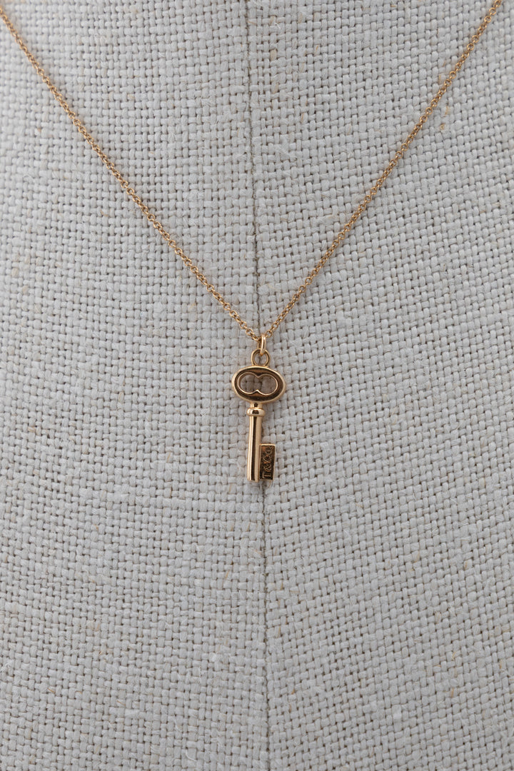 TIFFANY&CO. Collier petite clé en or rose 18 carats