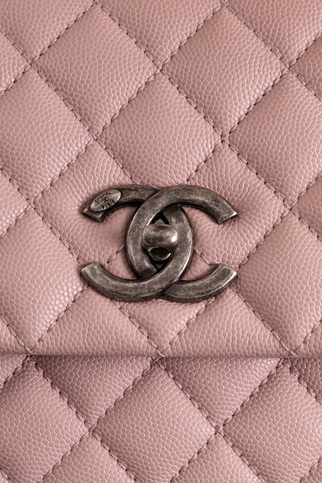 Sac CHANEL Coco Handle en caviar rose