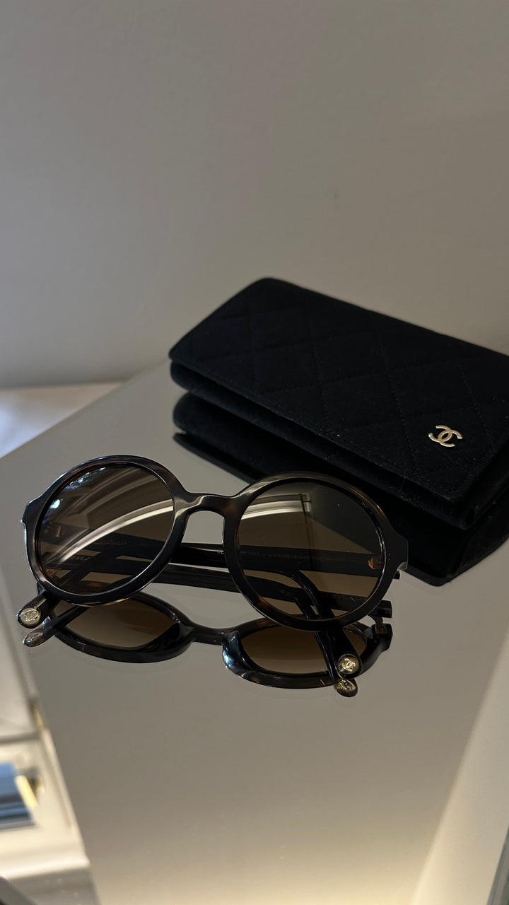 CHANEL Round Sunglasses Tortoiseshell 5522