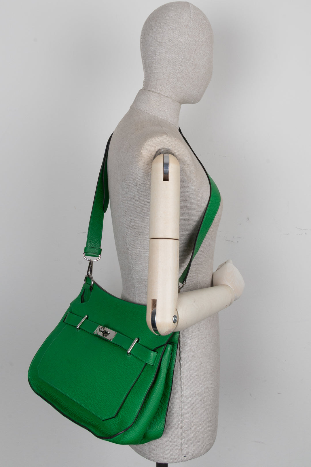 HERMÈS Jypsiere 31 Crossbody Bag Clemence Green