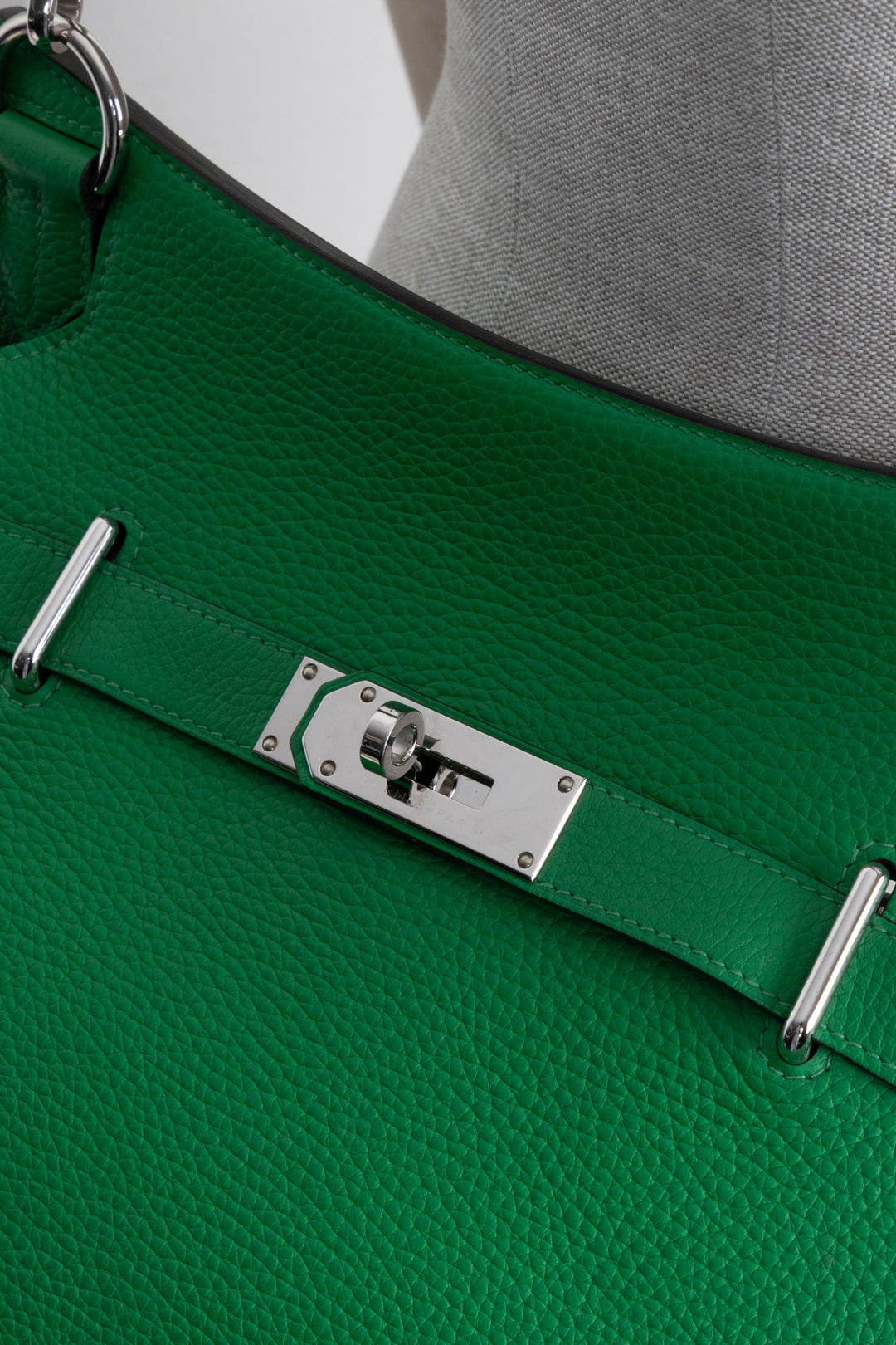 HERMÈS Jypsiere 31 Crossbody Bag Clemence Green