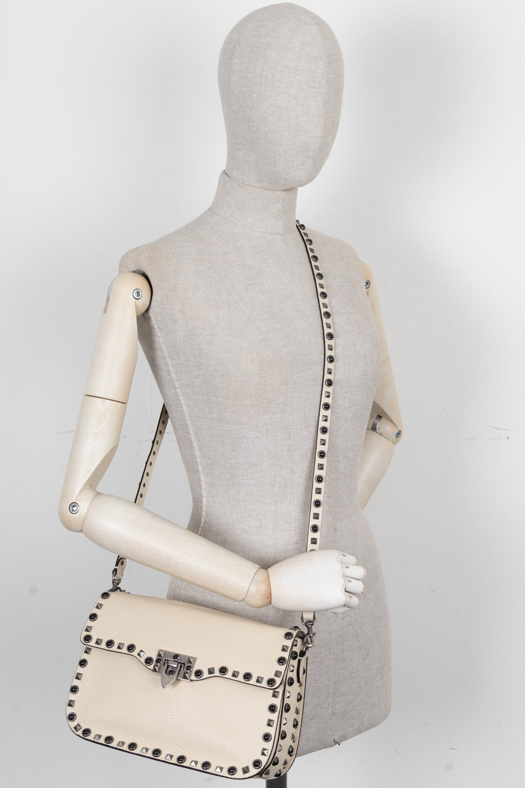 VALENTINO Rolling Rockstud Bag Leather Ivory