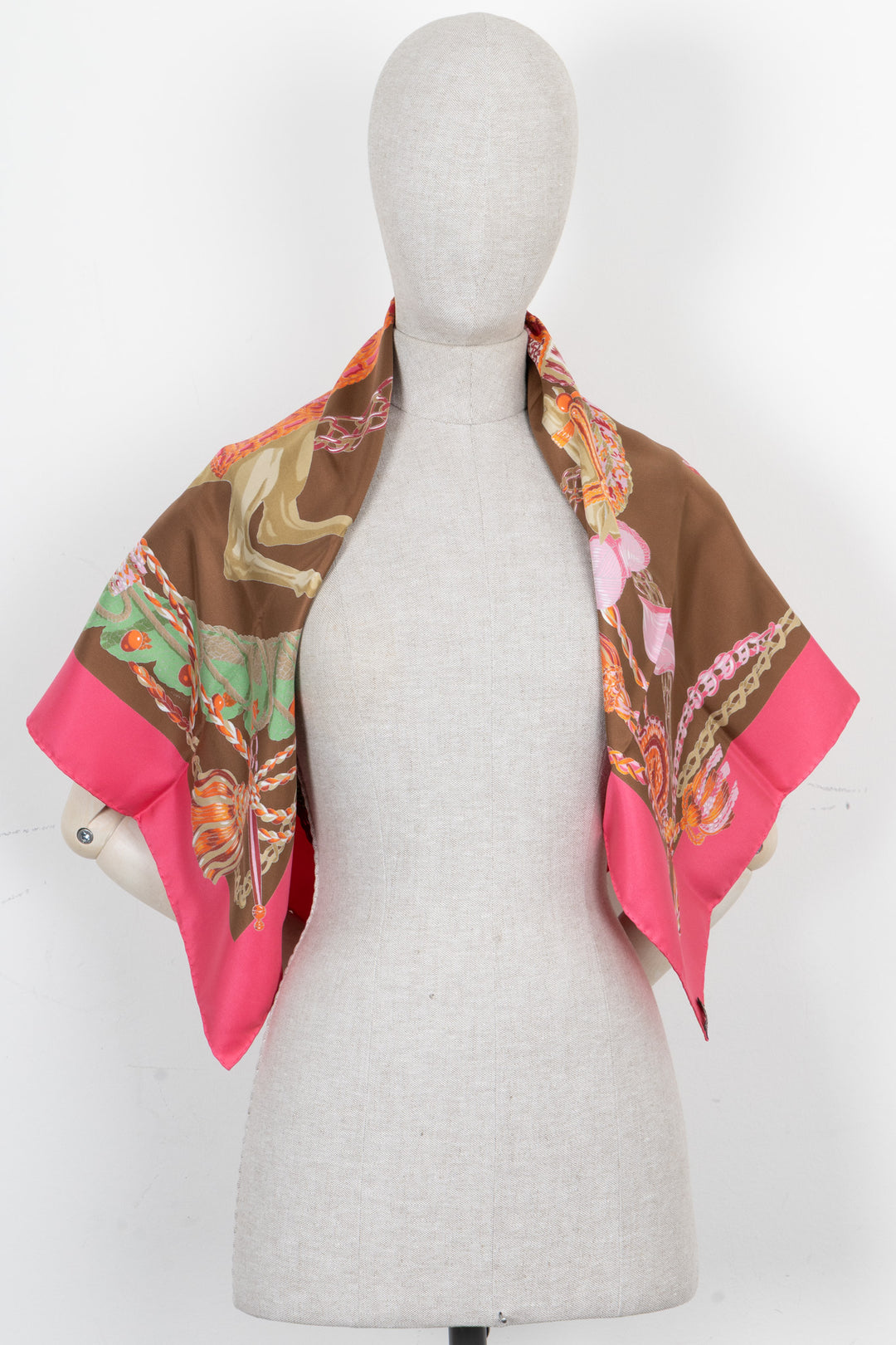 HERMÈS  Le Timbalier Carré 90 Silk Pink