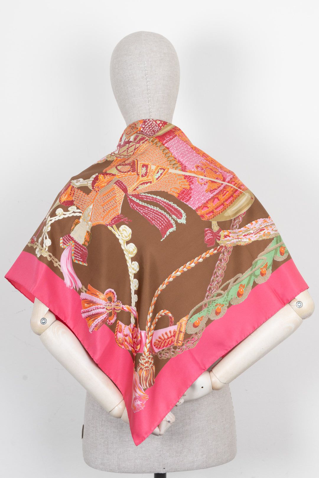 HERMÈS  Le Timbalier Carré 90 Silk Pink