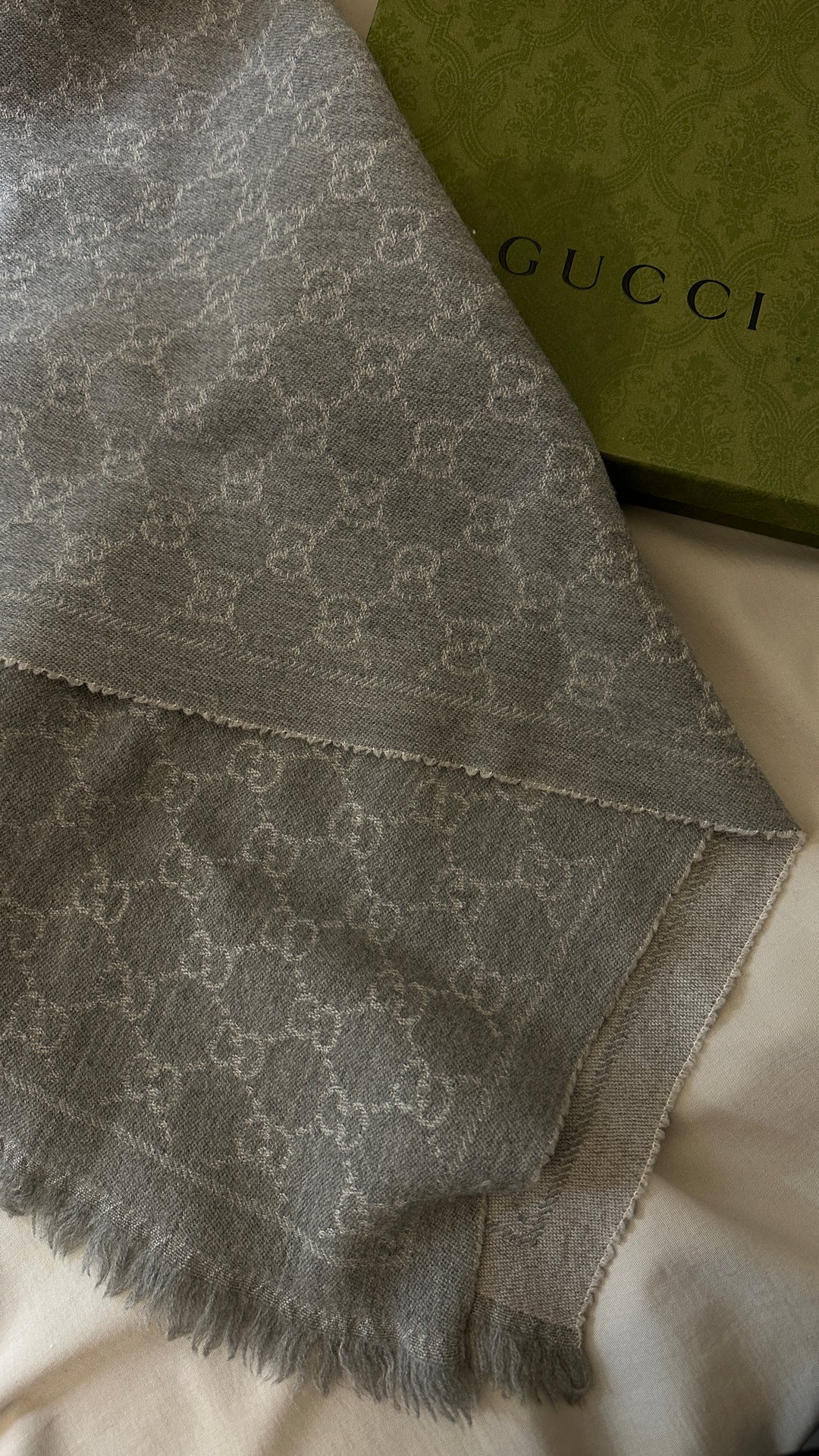 GUCCI Reversible GG Scarf Grey