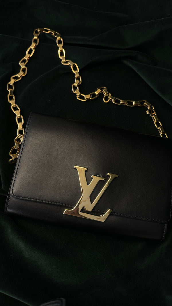 LOUIS VUITTON Louise Clutch Black
