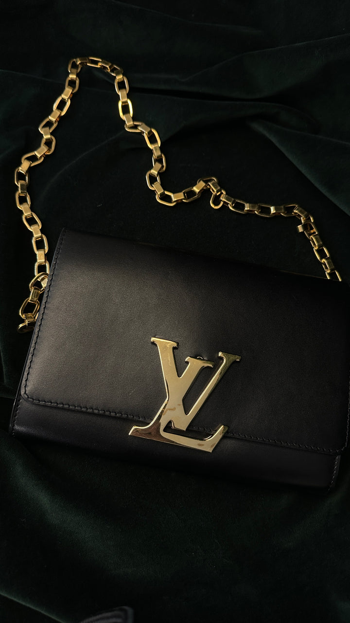 LOUIS VUITTON Louise Clutch Black