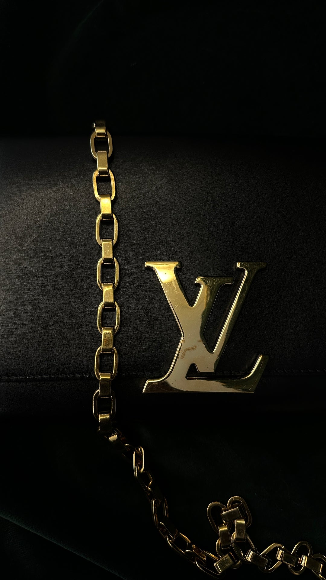 LOUIS VUITTON Louise Clutch Black