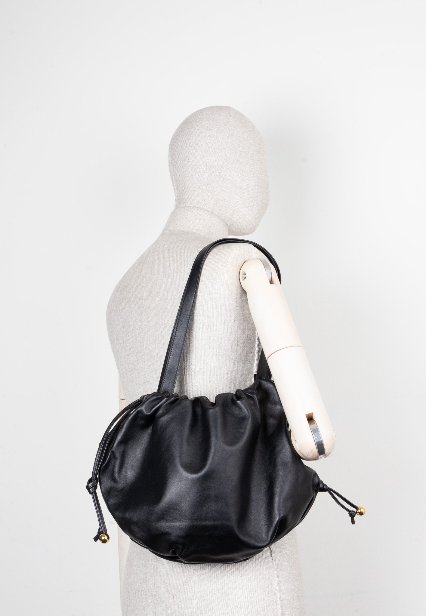 BOTTEGA VENETA Bulb Bag Black – REAWAKE