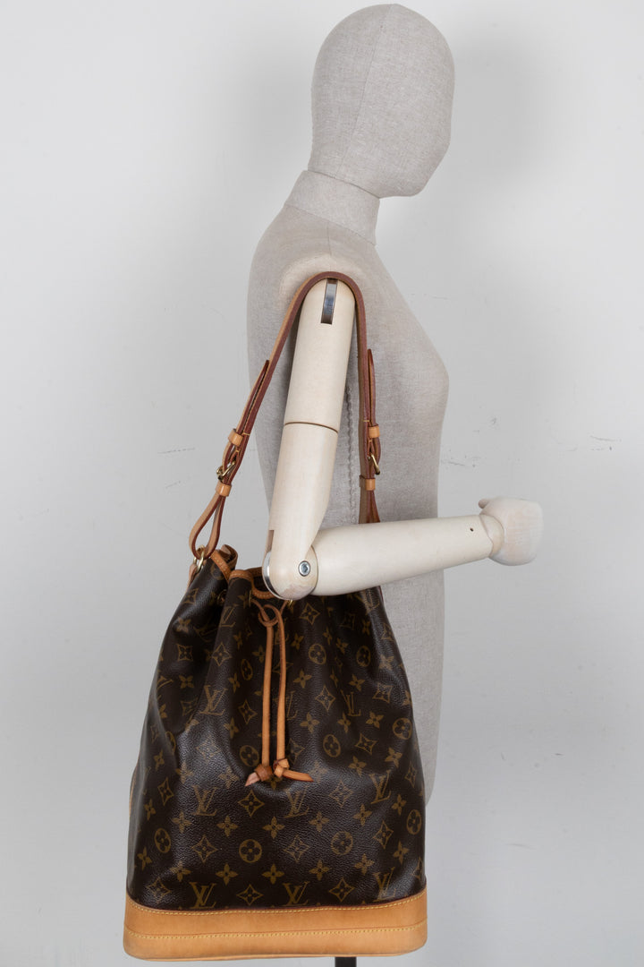 LOUIS VUITTON Grand Sac Noe Monogram